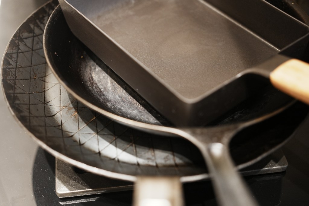 各種不同的鐵鍋